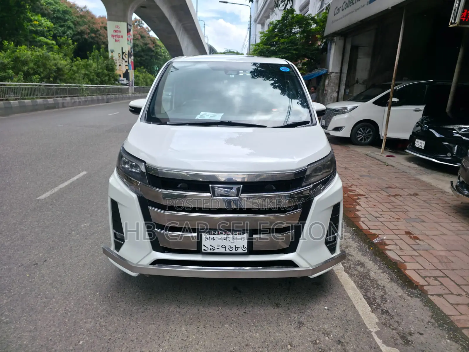 Toyota Noah 2.0 All-Wheel Drive (8 Seater) 2018 Pearl