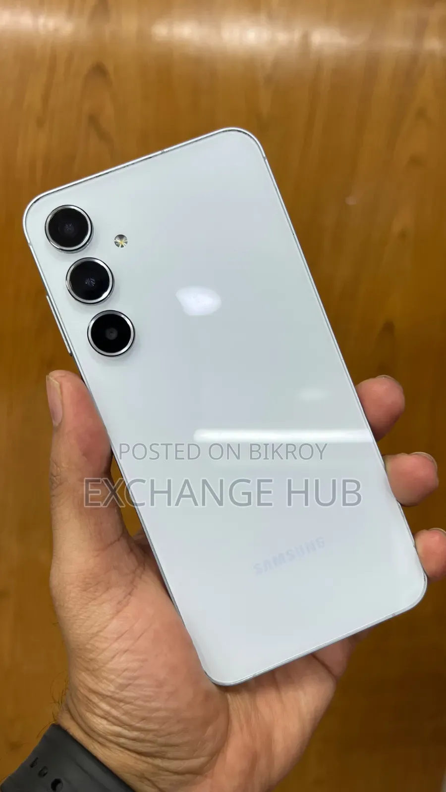 স্যামসাং গ্যালাক্সি এ৫৫ ২৫৬ জিবি হোয়াইট