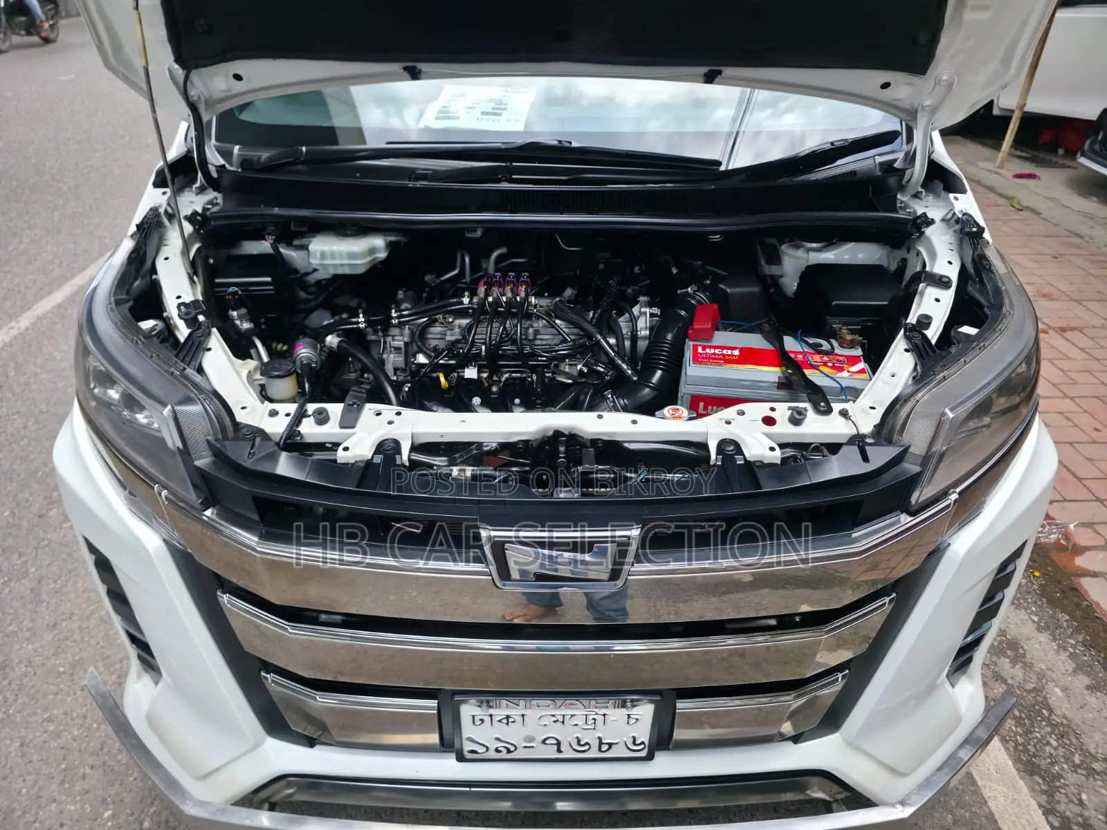 Toyota Noah 2.0 All-Wheel Drive (8 Seater) 2018 Pearl
