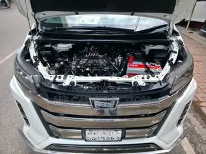 Toyota Noah 2.0 All-Wheel Drive (8 Seater) 2018 Pearl