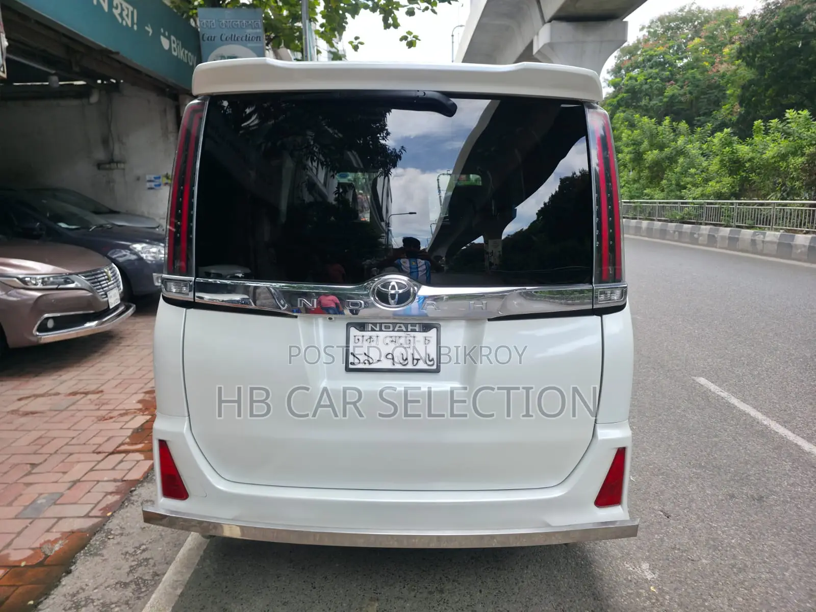 Toyota Noah 2.0 All-Wheel Drive (8 Seater) 2018 Pearl