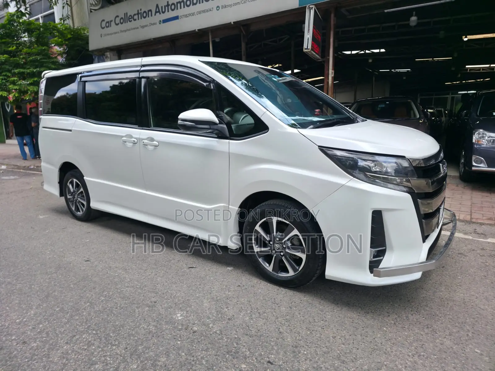 Toyota Noah 2.0 All-Wheel Drive (8 Seater) 2018 Pearl