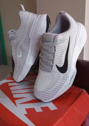 UK Nike Zoom X Invincible 4