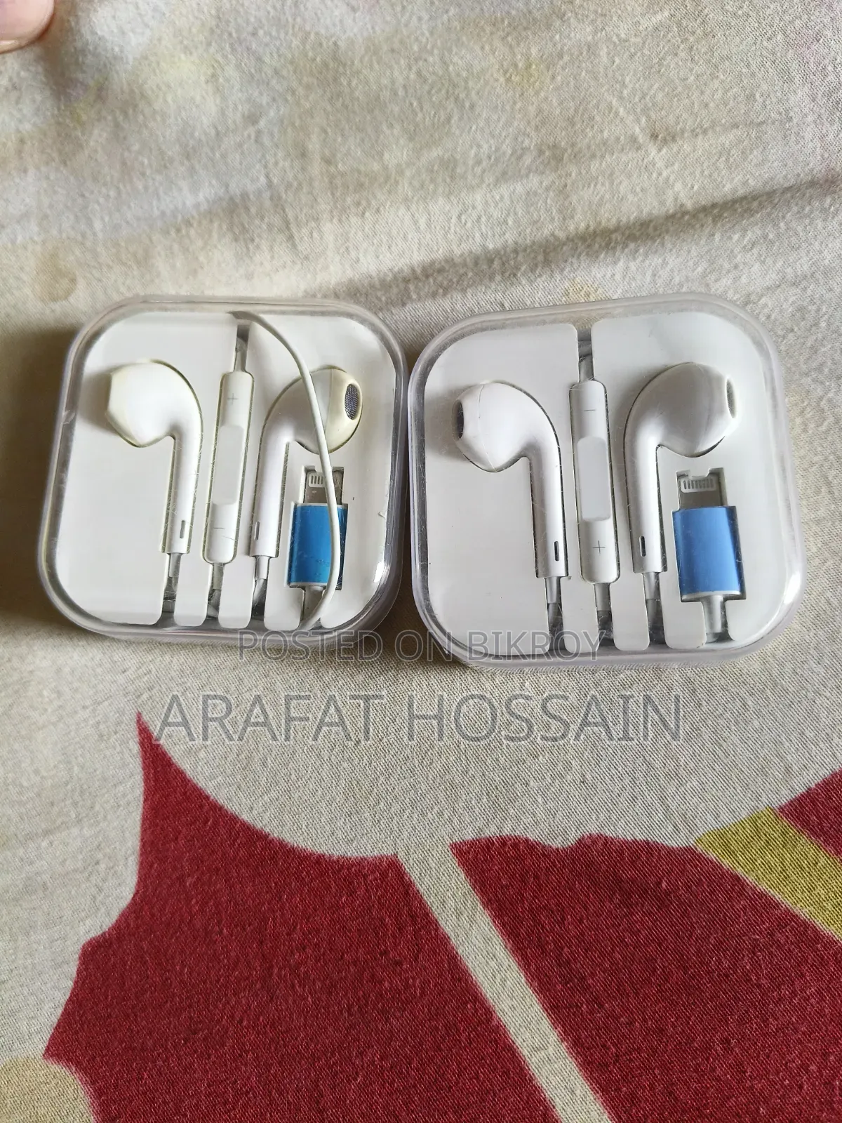 Brand New iPhone Earphones.. Made in Saudi Arabia