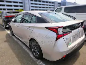 Toyota Prius 2021 Beige