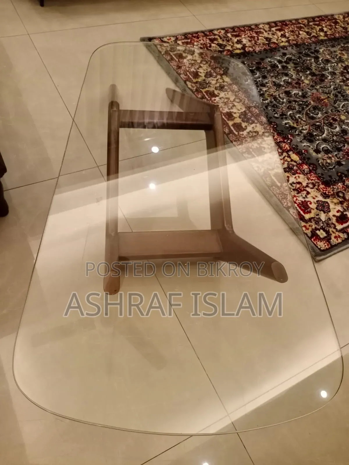 সোফা সেট এবং চা টেবিল