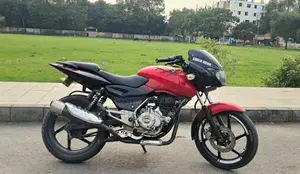 বাজাজ পালসার ১৫০ ২০১২ লাল