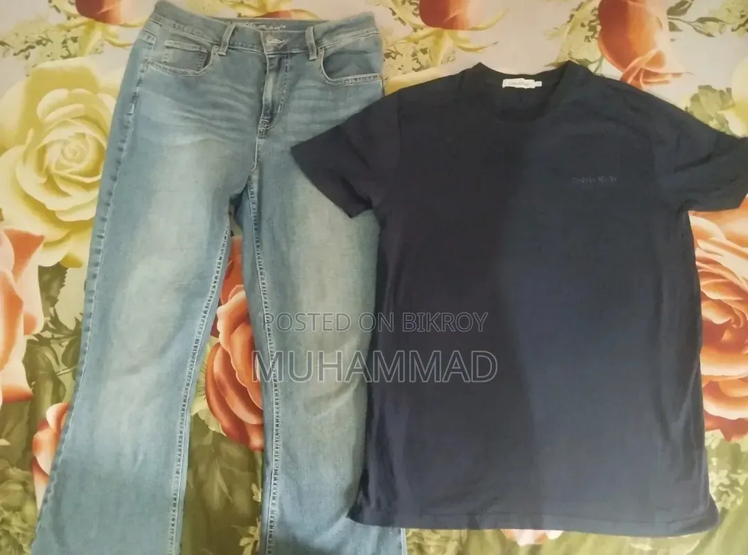 স্টাইলিশ জিন্স প্যান্ট এবং টি-শার্ট কম্বো সেট