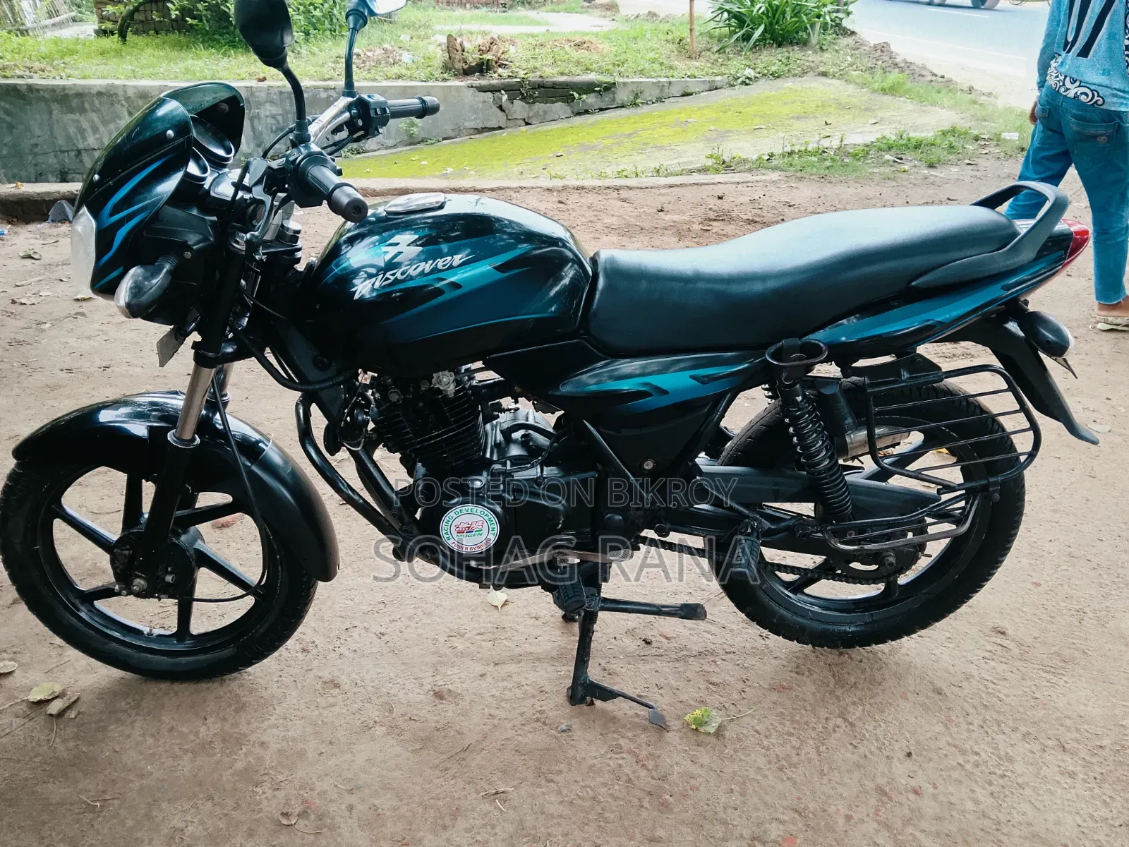 বাজাজ ডিসকভার ১৩৫ ২০০৯ কালো