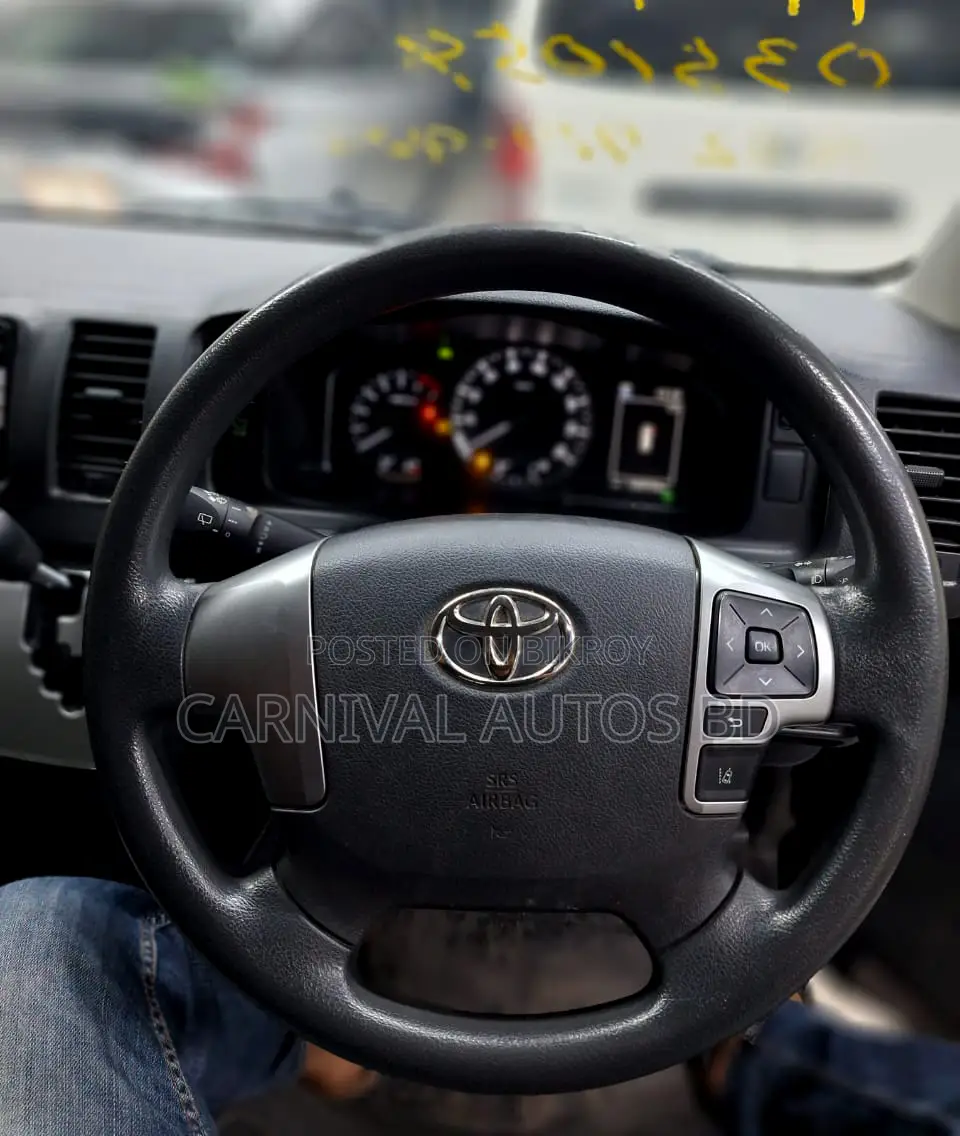 Toyota HiAce 2021 Black