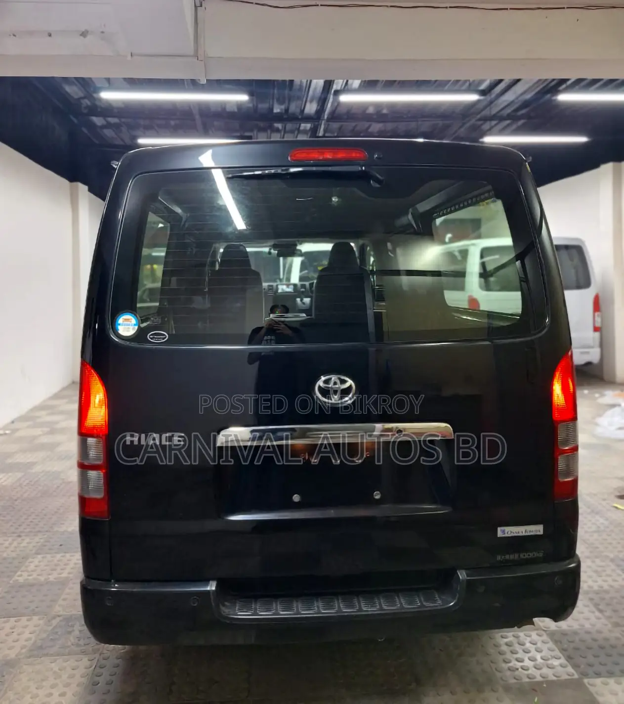 Toyota HiAce 2021 Black