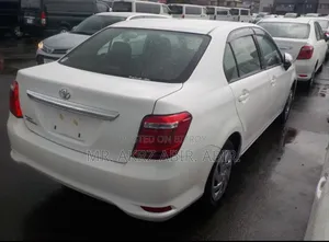টয়োটা অ্যাক্সিও ২০২১ হোয়াইট