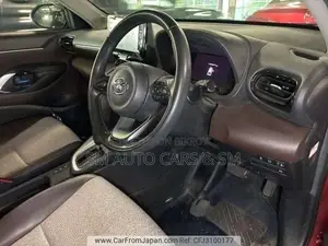 টয়োটা ইয়ারিস ক্রস ২০২১ মেরুন