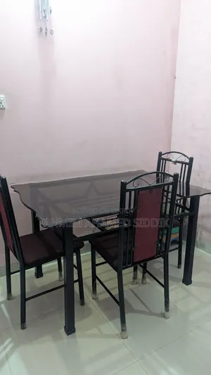 ডাইনিং টেবিল
