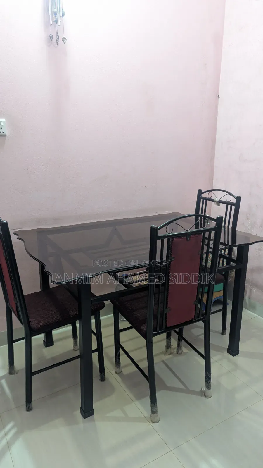 ডাইনিং টেবিল
