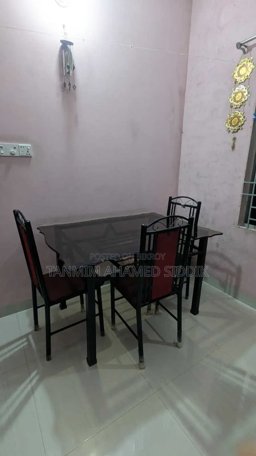 ডাইনিং টেবিল