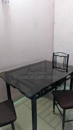 ডাইনিং টেবিল