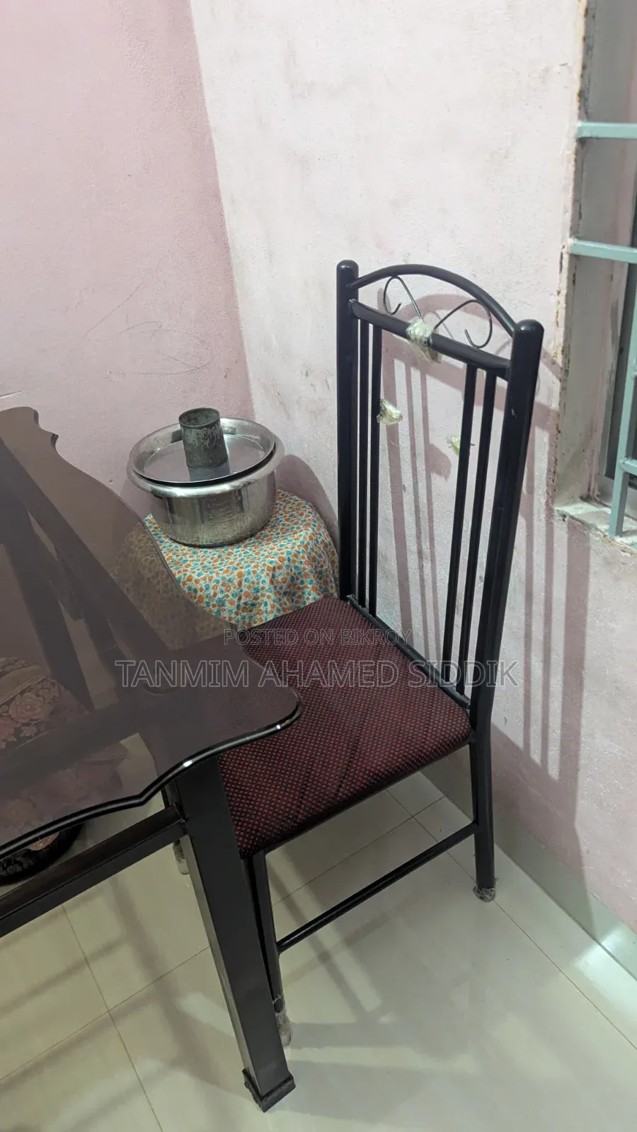 ডাইনিং টেবিল