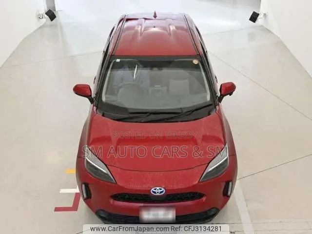 টয়োটা ইয়ারিস ক্রস ২০২১ মেরুন