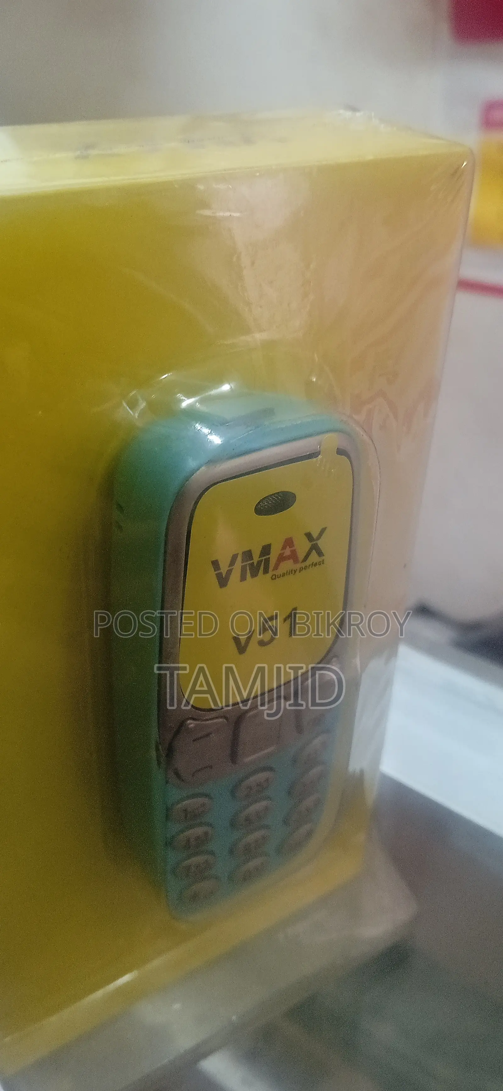 নতুন ভিম্যাক্স ভি১৮ নীল