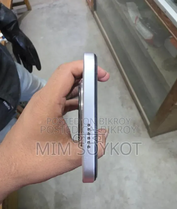 Tecno Spark 30 128 GB White