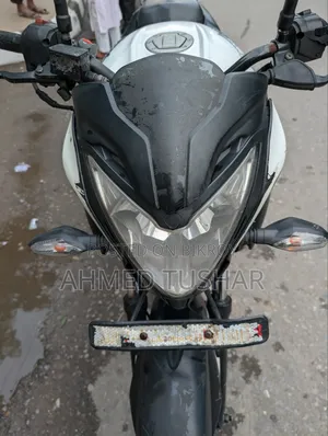 বাজাজ পালসার এনএস ১৬০ ২০১৮ হোয়াইট