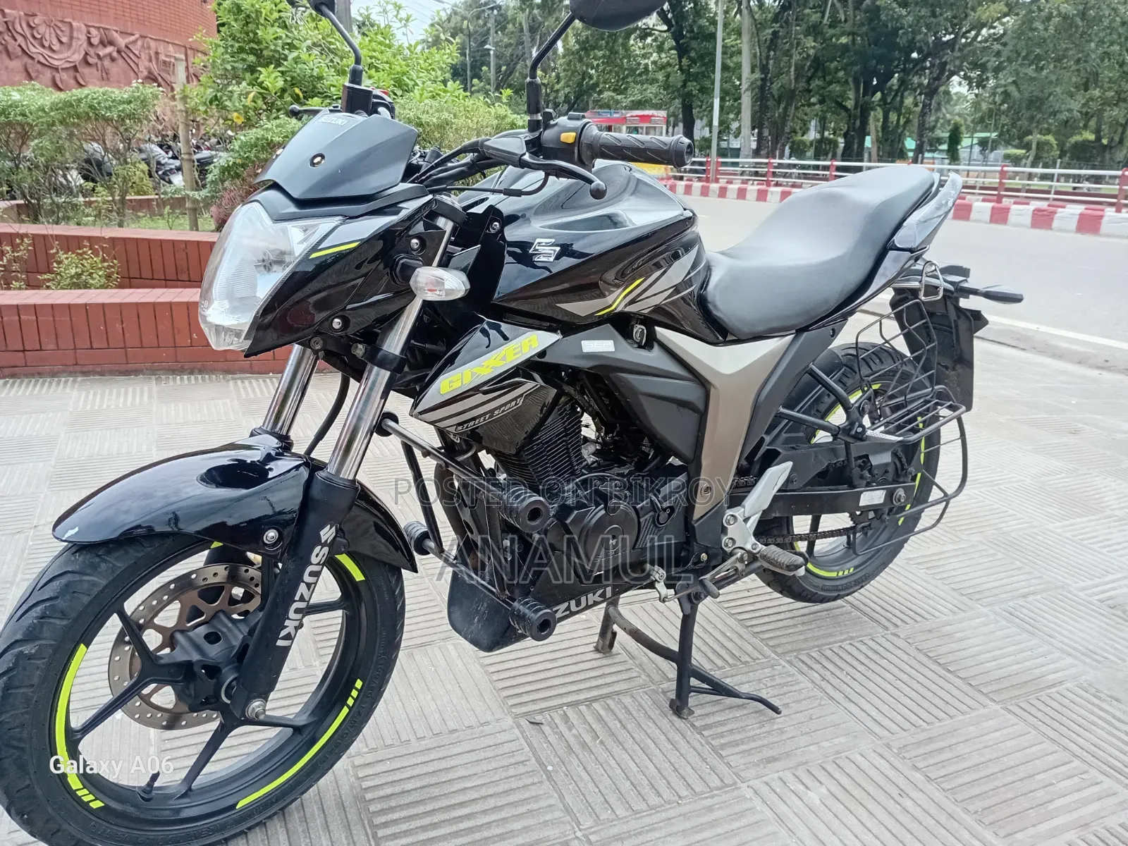 সুজুকি জিক্সার ২০২৪ কালো