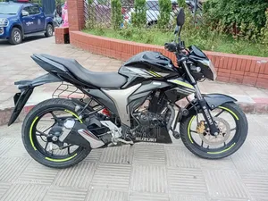 সুজুকি জিক্সার ২০২৪ কালো