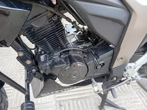 সুজুকি জিক্সার ২০২৪ কালো