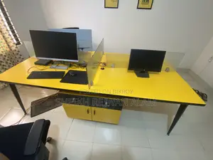 হলুদ ও কালো রঙের ৪ জনের অফিস টেবিল