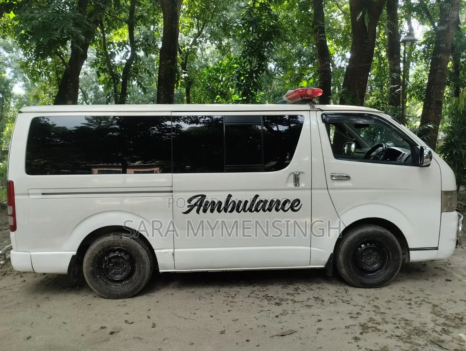টয়োটা গ্র্যান্ড হাইয়েস লিমিটেড এক্সসেন্ট সংস্করণ ৩.৪ ভি৬ আরডব্লিউডি ৮-সিটার ২০০২