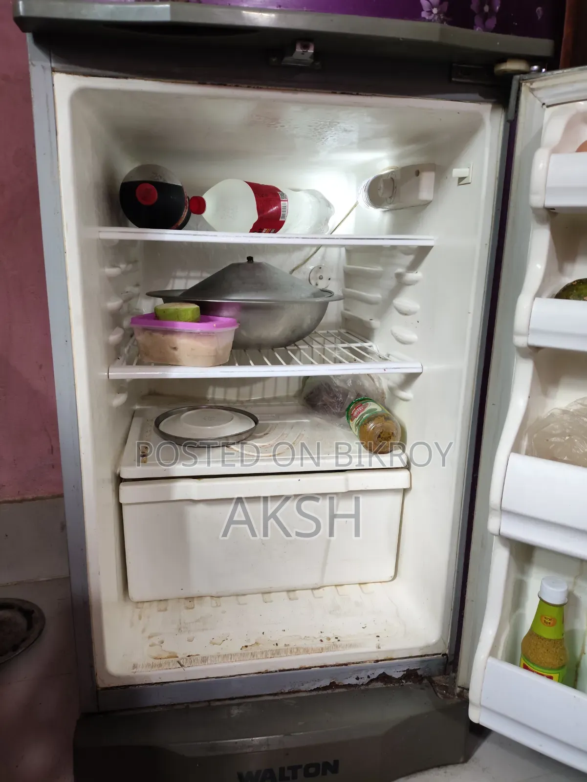 Walton 341 Liter Fridge
