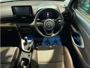 টয়োটা ইয়ারিস ক্রস ২০২১ মেরুন