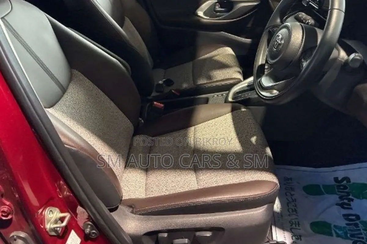 Toyota Yaris Cross 2021 Maroon