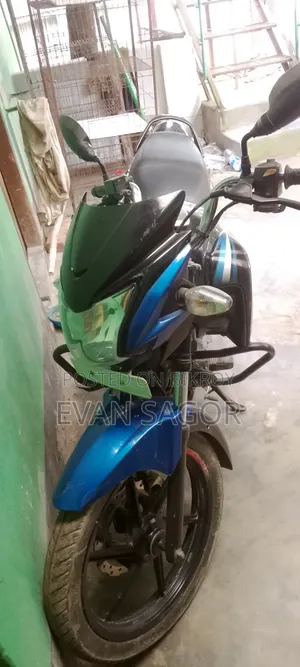 টিভিএস স্ট্রাইকার ১২৫ ২০২১ কালো