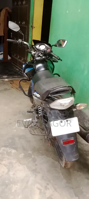 টিভিএস স্ট্রাইকার ১২৫ ২০২১ কালো
