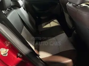 টয়োটা ইয়ারিস ক্রস ২০২১ মেরুন