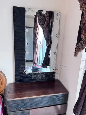 ড্রেসিং টেবিল