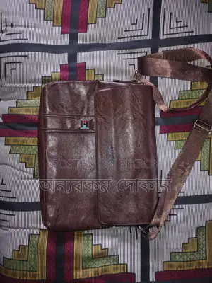 Cow Leather Men's Side Bag.