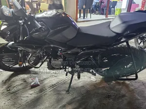 হিরো এক্সট্রিম ১২৫আর ২০২৫ কালো