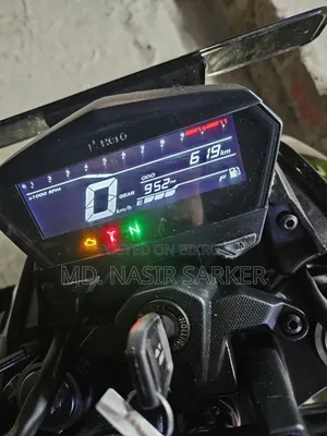 হিরো এক্সট্রিম ১২৫আর ২০২৫ কালো