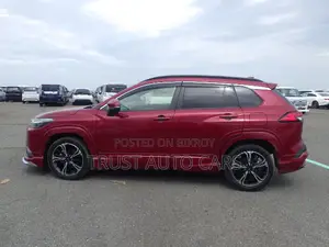টয়োটা করোল্লা ক্রস ২০২৩ মেরুন