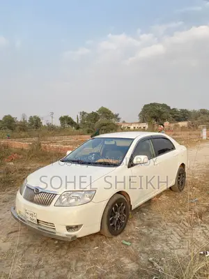 টয়োটা করোল্লা ২০০৬ সাদা