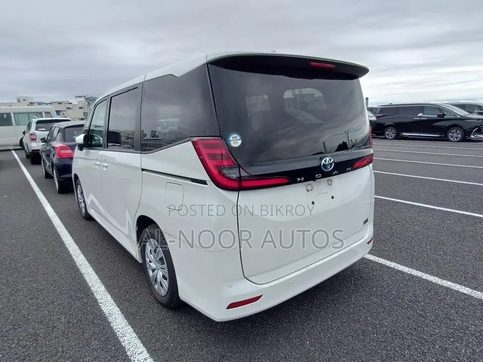 Toyota Noah 2022 Pearl