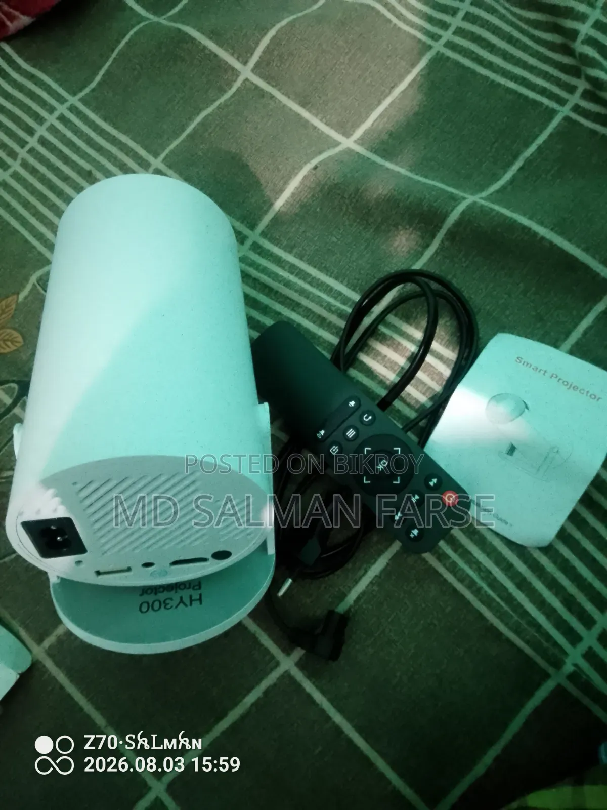 Brand New Ultra HD Mini Projector (with Remote and Box)