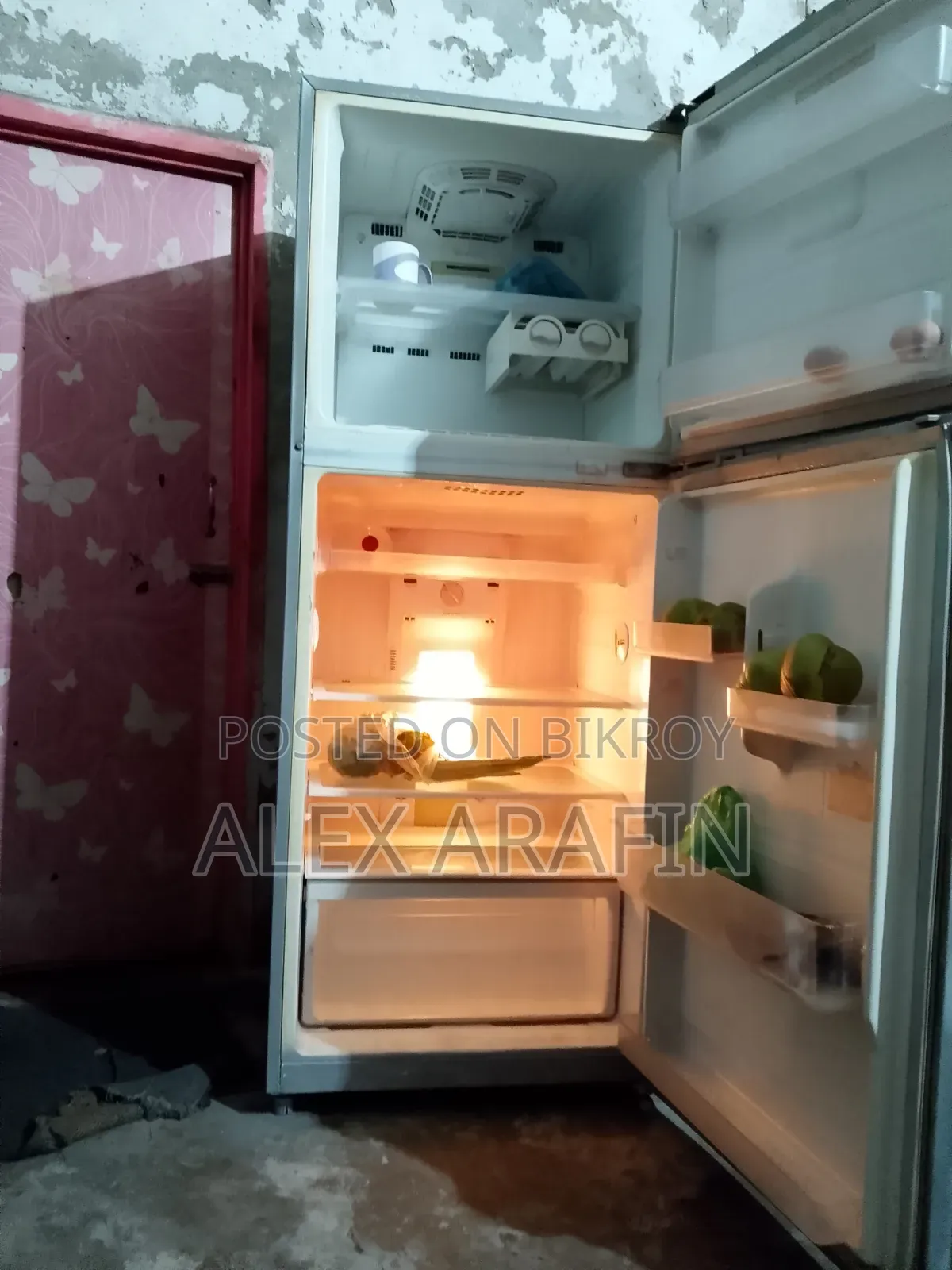 Very Good Quality Fridge Original Samsung Very Big and Original Compressor