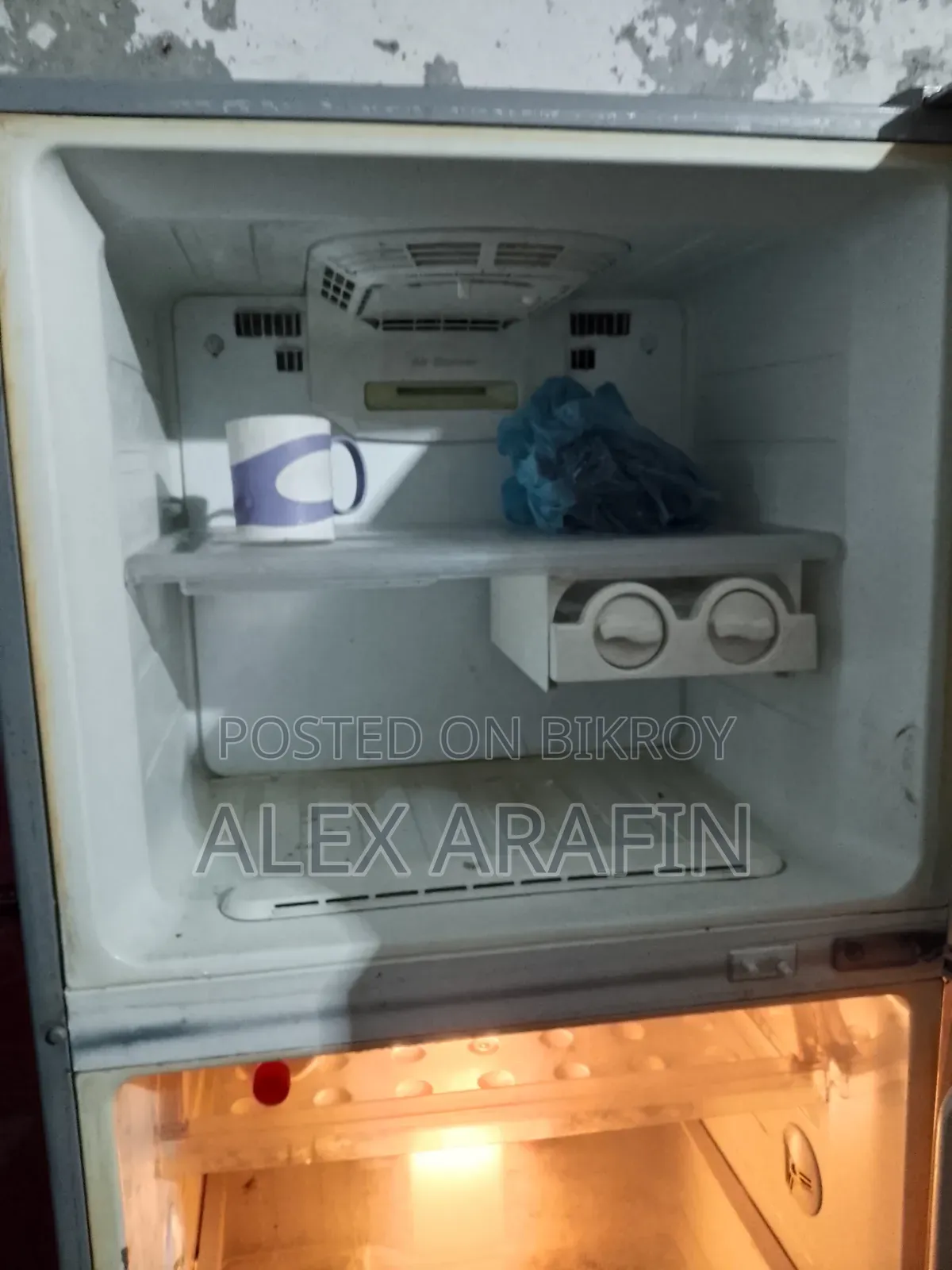 Very Good Quality Fridge Original Samsung Very Big and Original Compressor