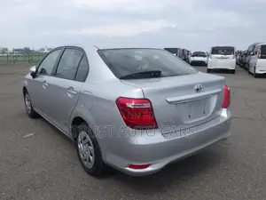 টয়োটা এক্সিও ২০২১ সিলভার
