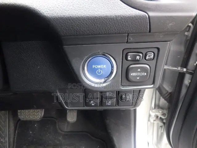 টয়োটা এক্সিও ২০২১ সিলভার