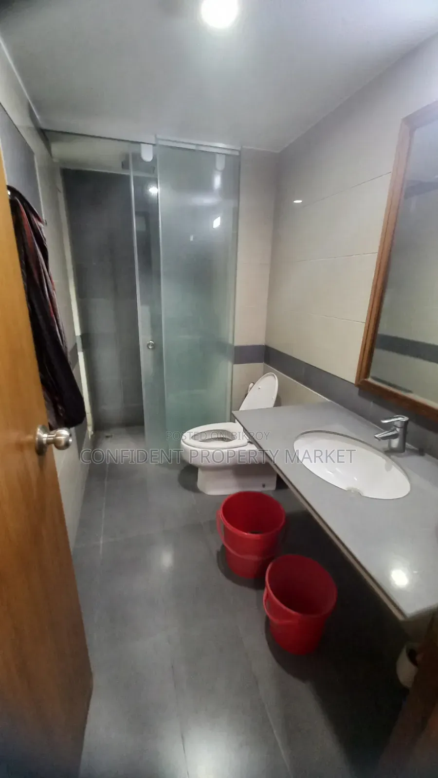 গুলশানে ভাড়ার জন্য আসবাবপত্রসহ ৪ বেডরুমের অ্যাপার্টমেন্ট